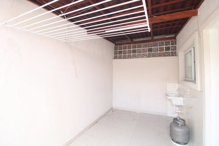 Casa de condomínio à venda com 81m², 2 quartos e 2 vagasLavanderia