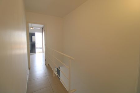 Casa de condomínio à venda com 81m², 2 quartos e 2 vagasCorredor