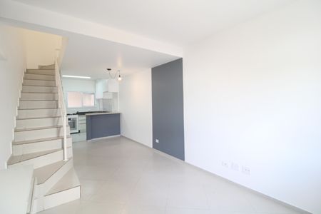 Casa de condomínio à venda com 81m², 2 quartos e 2 vagasSala