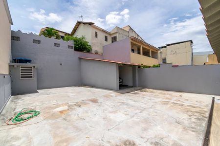 Casa para alugar com 124m², 3 quartos e 10 vagasVaranda dos fundos
