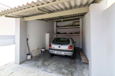 Casa para alugar com 124m², 3 quartos e 10 vagasVaranda dos fundos - Garagem