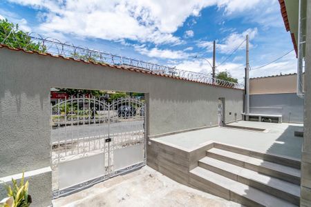 Casa para alugar com 124m², 3 quartos e 10 vagasVaranda da frente - Portão da garagem