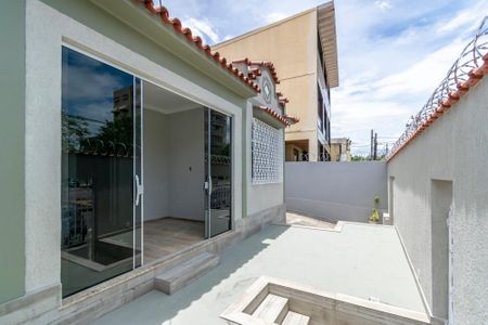 Casa para alugar com 124m², 3 quartos e 10 vagasVaranda da frente