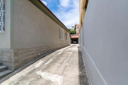 Casa para alugar com 124m², 3 quartos e 10 vagasVaranda da frente - Entrada da garagem