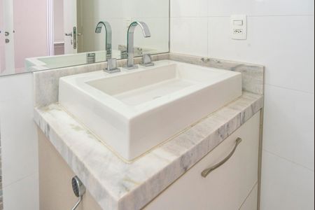 Apartamento à venda com 109m², 2 quartos e 2 vagasBanheiro do Quarto 2