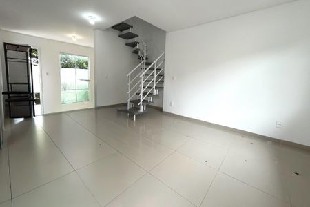 Sala de apartamento para alugar com 2 quartos, 98m² em Campeche Central, Florianópolis