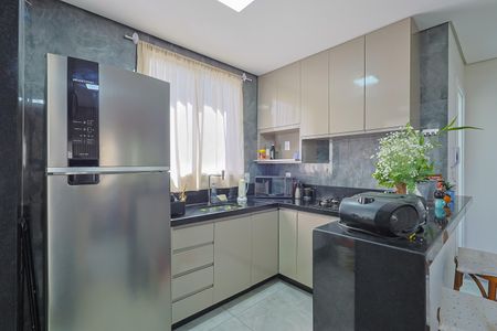 Apartamento à venda com 60m², 2 quartos e 2 vagas Apartamento à venda com 60m², 2 quartos e 2 vagasCozinha