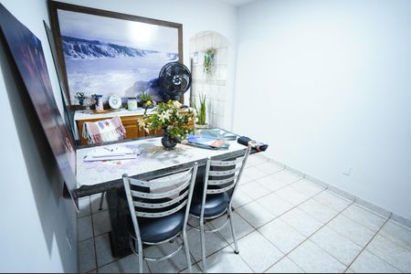 Sala de casa de condomínio para alugar com 3 quartos, 185m² em Anhangüera, Goiânia