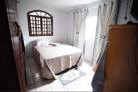 Quarto de casa de condomínio para alugar com 3 quartos, 185m² em Anhangüera, Goiânia