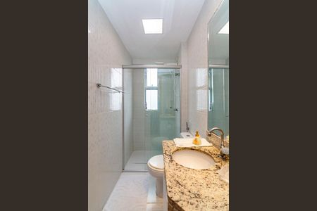 Apartamento à venda com 67m², 2 quartos e 2 vagasBanheiro Social