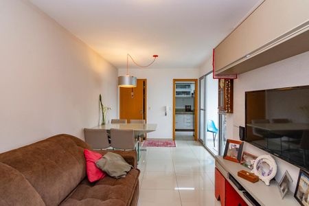 Apartamento à venda com 67m², 2 quartos e 2 vagasSala