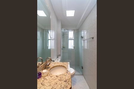 Apartamento à venda com 67m², 2 quartos e 2 vagasBanheiro da Suíte