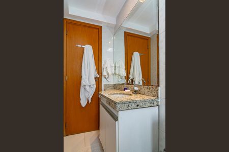 Apartamento à venda com 67m², 2 quartos e 2 vagasBanheiro da Suíte