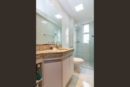 Apartamento à venda com 67m², 2 quartos e 2 vagasBanheiro da Suíte