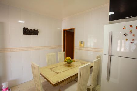 Casa à venda com 300m², 2 quartos e 3 vagasCOZINHA