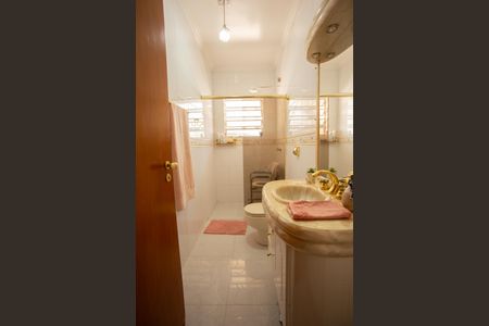 Casa à venda com 300m², 2 quartos e 3 vagasBANHEIRO