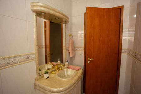 Casa à venda com 300m², 2 quartos e 3 vagasBANHEIRO