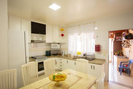 Casa à venda com 300m², 2 quartos e 3 vagasCOZINHA