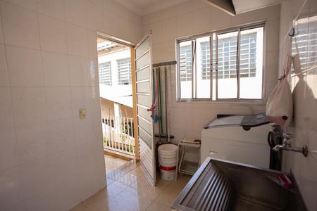 Casa à venda com 300m², 2 quartos e 3 vagasÁREA DE SERVIÇO