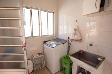 Casa à venda com 300m², 2 quartos e 3 vagasÁREA DE SERVIÇO