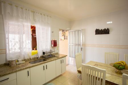 Casa à venda com 300m², 2 quartos e 3 vagasCOZINHA