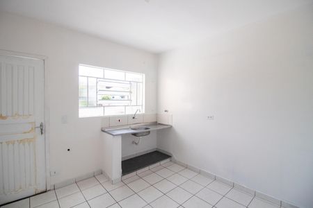 Cozinha de casa de condomínio para alugar com 2 quartos, 100m² em Jardim Gilda Maria, São Paulo