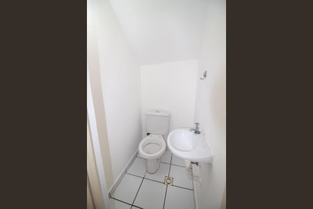 Lavabo de casa de condomínio para alugar com 2 quartos, 100m² em Jardim Gilda Maria, São Paulo