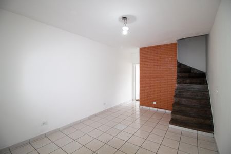 Sala de casa de condomínio para alugar com 2 quartos, 100m² em Jardim Gilda Maria, São Paulo