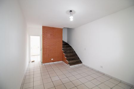 Sala de casa de condomínio para alugar com 2 quartos, 100m² em Jardim Gilda Maria, São Paulo