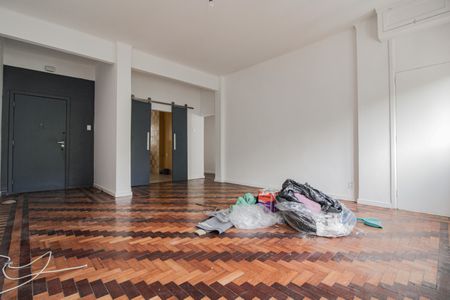 Apartamento para alugar com 130m², 3 quartos e sem vaga Apartamento para alugar com 130m², 3 quartos e sem vagaSala
