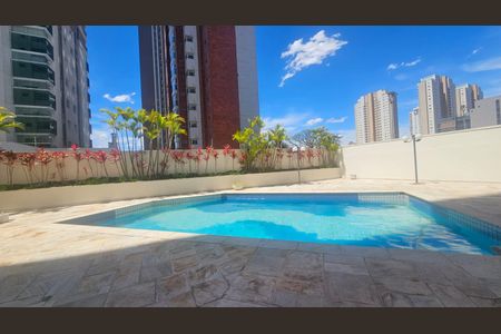 Apartamento para alugar com 165m², 3 quartos e 3 vagas Apartamento para alugar com 165m², 3 quartos e 3 vagasÁrea comum - Piscina