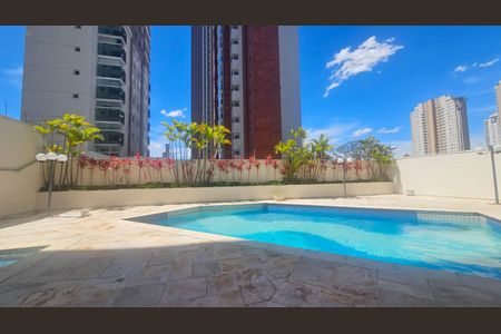 Apartamento para alugar com 165m², 3 quartos e 3 vagas Apartamento para alugar com 165m², 3 quartos e 3 vagasÁrea comum - Piscina