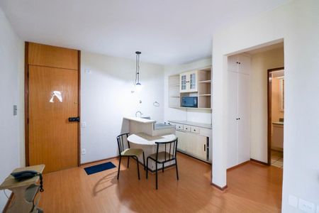 Sala  de apartamento para alugar com 1 quarto, 40m² em Brooklin, São Paulo