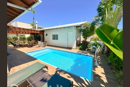 Casa para alugar com 200m², 4 quartos e 4 vagasPiscina