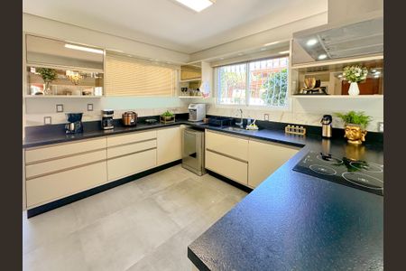 Casa para alugar com 200m², 4 quartos e 4 vagasCozinha