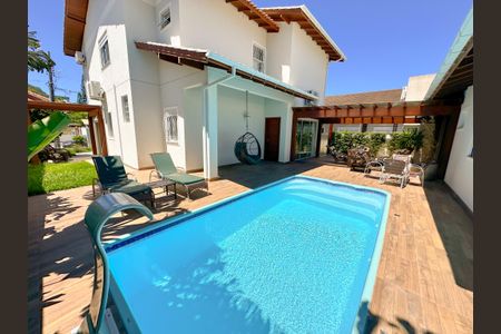 Casa para alugar com 200m², 4 quartos e 4 vagasPiscina