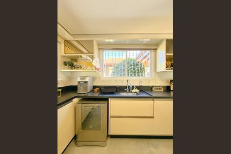 Casa para alugar com 200m², 4 quartos e 4 vagasCozinha