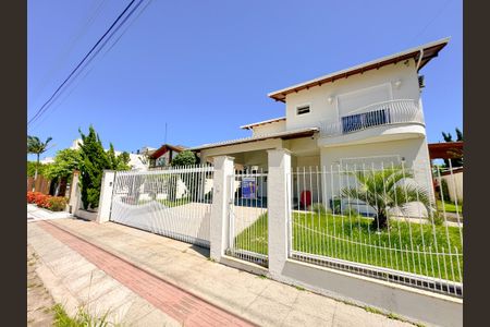 Casa para alugar com 200m², 4 quartos e 4 vagasFachada