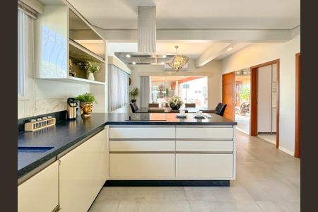 Casa para alugar com 200m², 4 quartos e 4 vagasCozinha