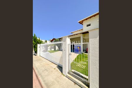 Casa para alugar com 200m², 4 quartos e 4 vagasFachada