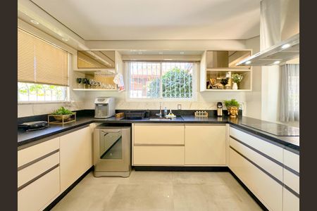 Casa para alugar com 200m², 4 quartos e 4 vagasCozinha