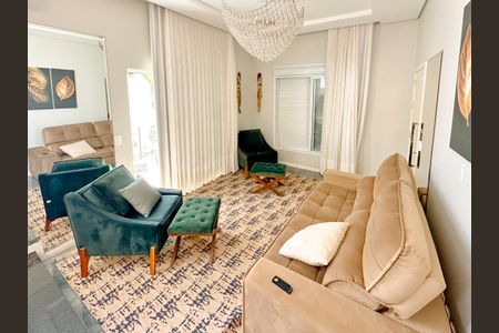 Casa para alugar com 200m², 4 quartos e 4 vagasSala de TV