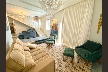 Casa para alugar com 200m², 4 quartos e 4 vagasSala de TV