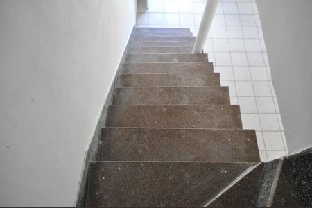 Casa para alugar com 80m², 2 quartos e 1 vagaEscada