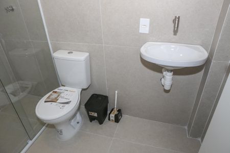 Banheiro de apartamento para alugar com 1 quarto, 20m² em Barra Funda, São Paulo
