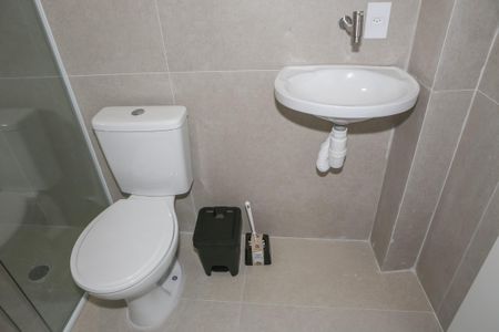 Banheiro de apartamento para alugar com 1 quarto, 20m² em Barra Funda, São Paulo