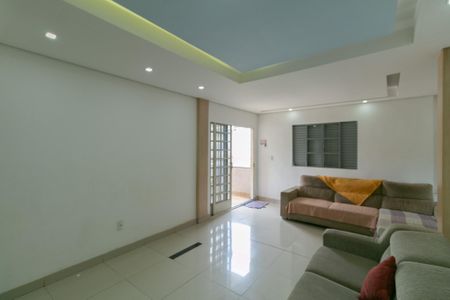 Casa à venda com 364m², 3 quartos e 4 vagasSala