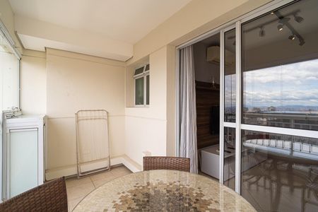 Apartamento à venda com 56m², 1 quarto e 1 vaga Apartamento à venda com 56m², 1 quarto e 1 vagaVaranda