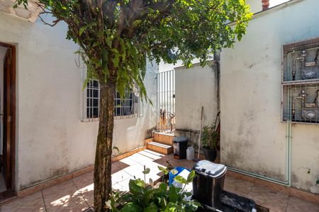 Casa à venda com 240m², 3 quartos e 6 vagasQuintal Frontal / Entrada