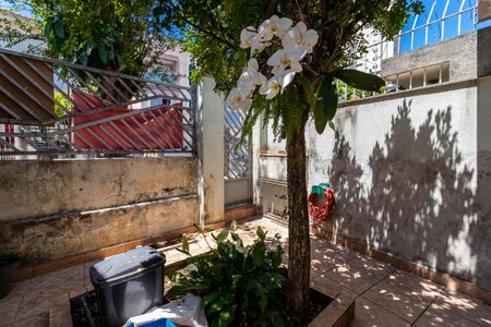 Casa à venda com 240m², 3 quartos e 6 vagasQuintal Frontal / Entrada